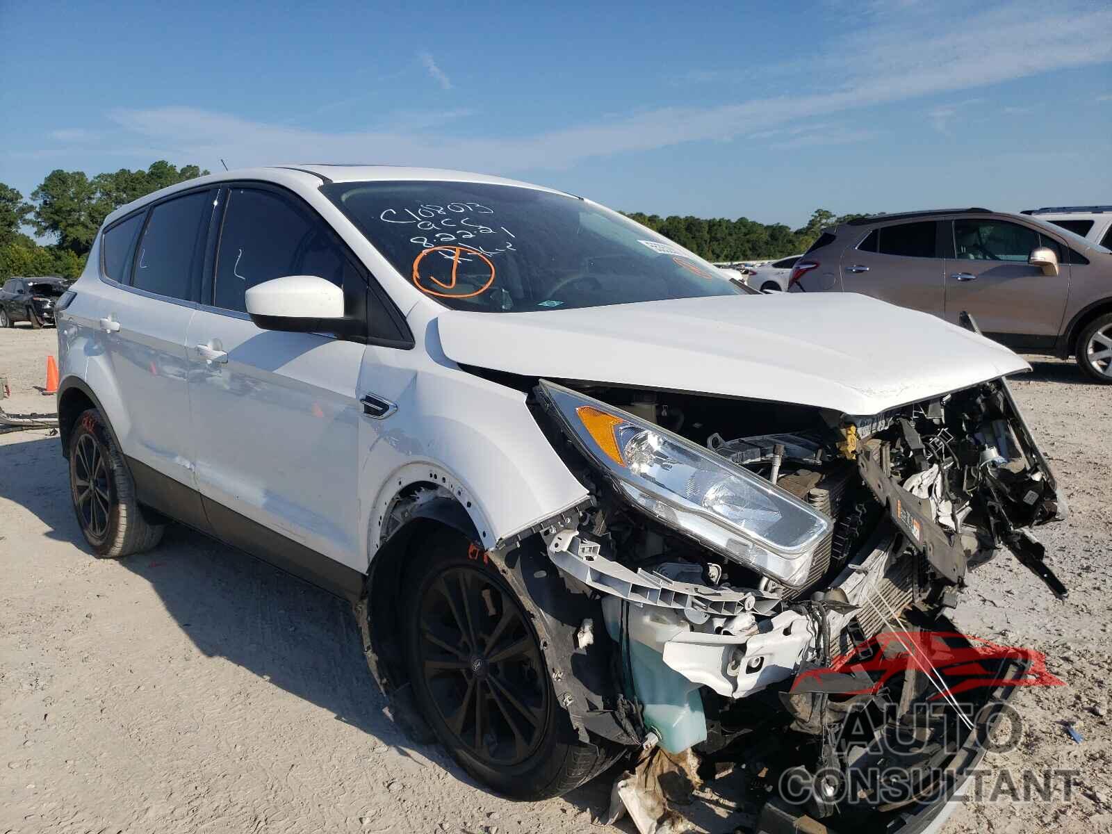 FORD ESCAPE 2017 - 1FMCU9G93HUC52271