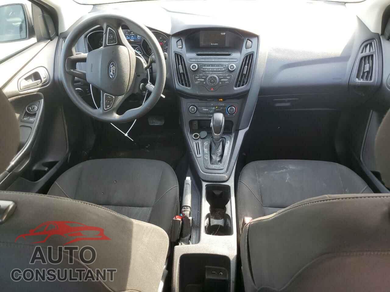 FORD FOCUS 2015 - 1FADP3E26FL247450