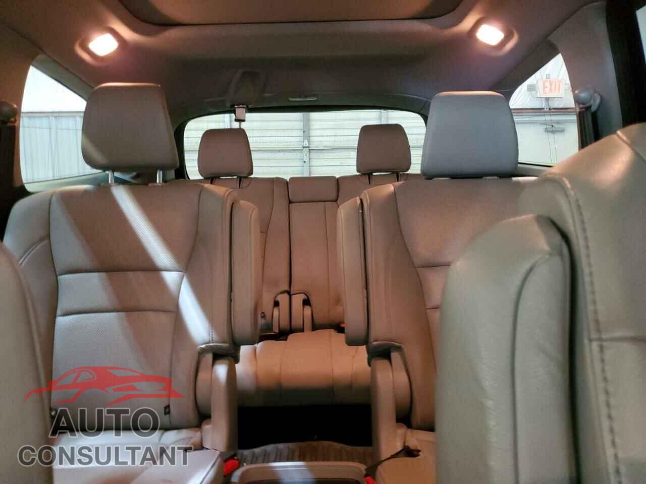 HONDA PILOT 2017 - 5FNYF6H06HB092205
