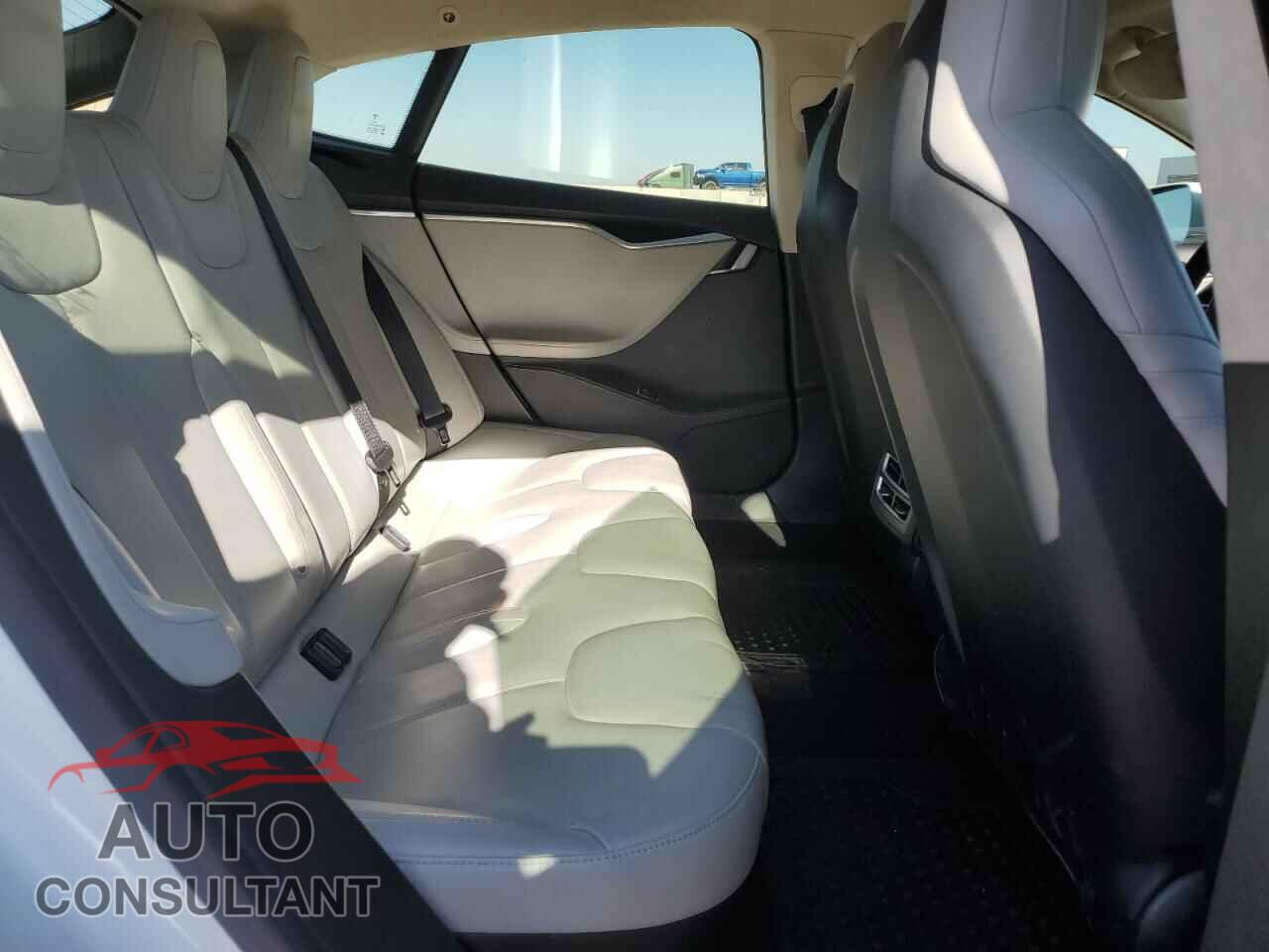 TESLA MODEL S 2015 - 5YJSA1E14FF104479