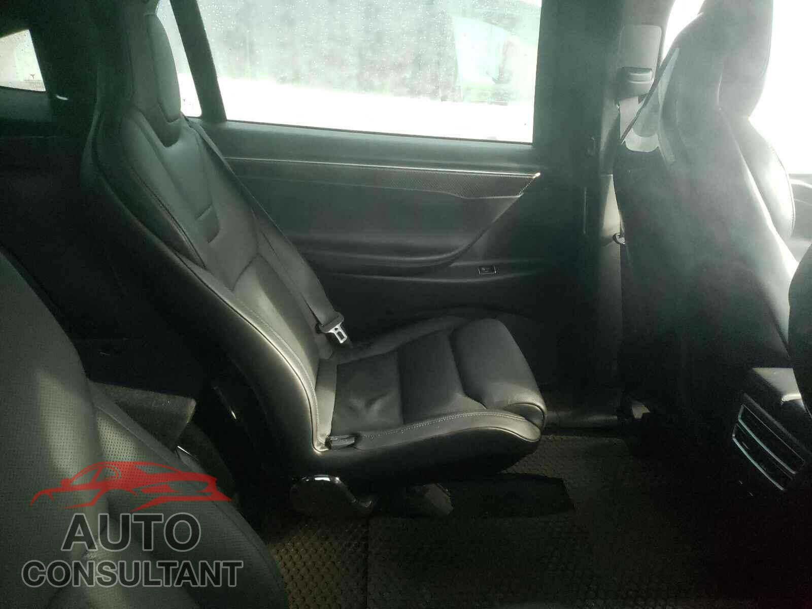 TESLA MODEL X 2016 - 5YJXCBE44GFS00274