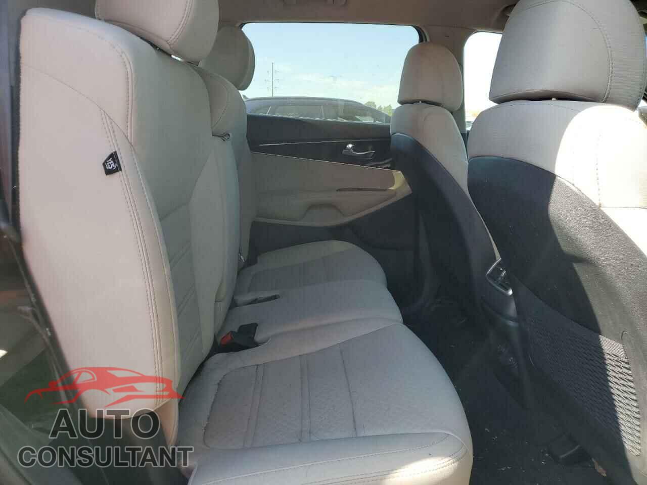 KIA SORENTO 2017 - 5XYPGDA55HG302899