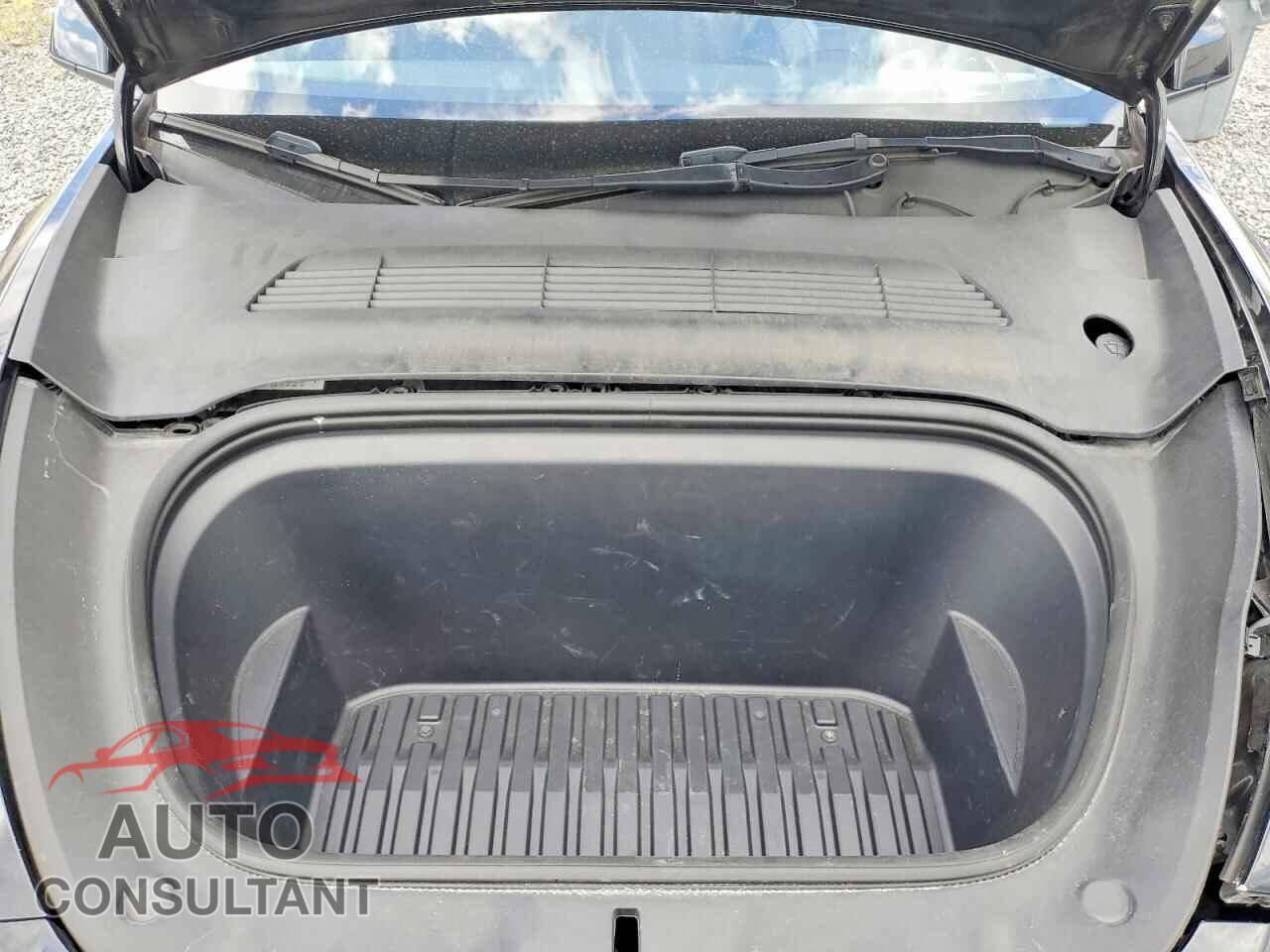 TESLA MODEL Y 2023 - 7SAYGAEE2PF694889