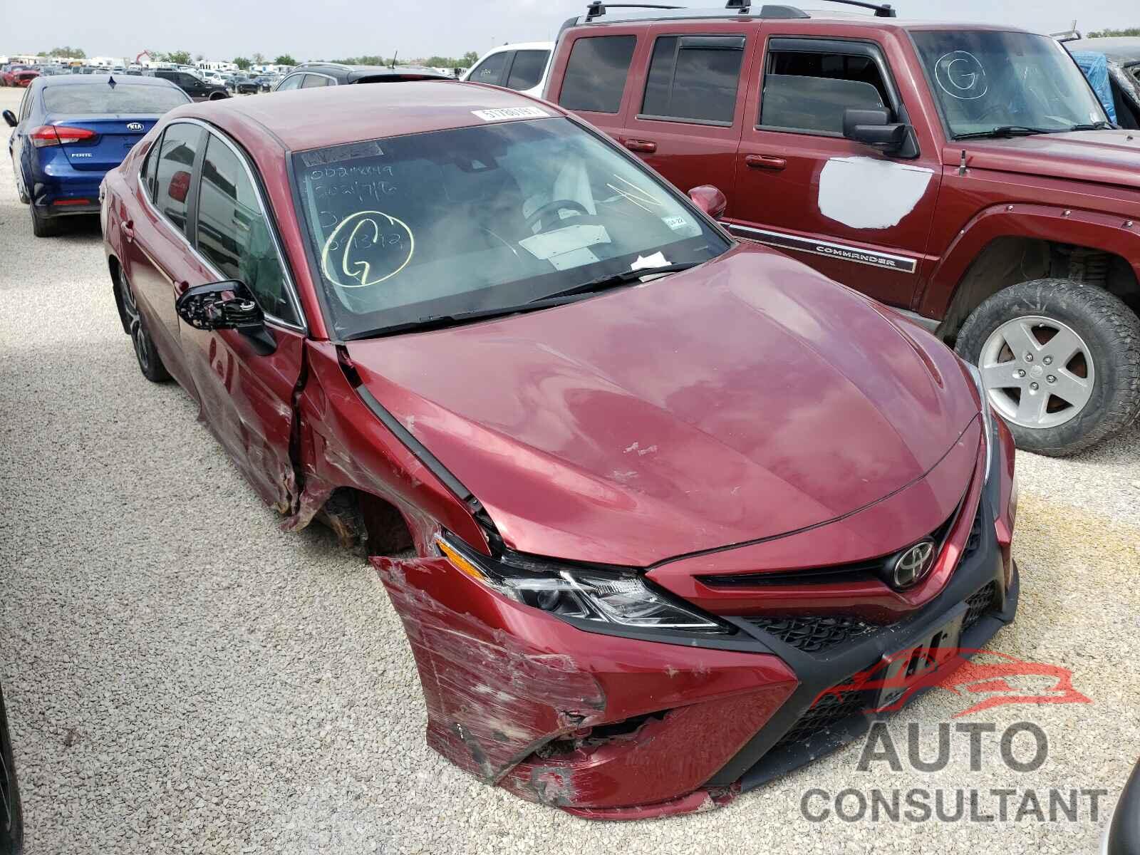 TOYOTA CAMRY 2018 - 4T1B11HK4JU591392