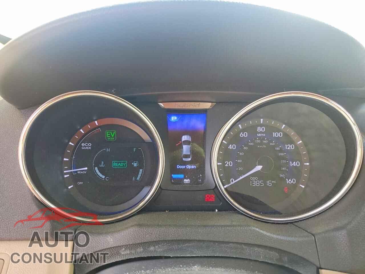 HYUNDAI SONATA 2012 - KMHEC4A43CA036572