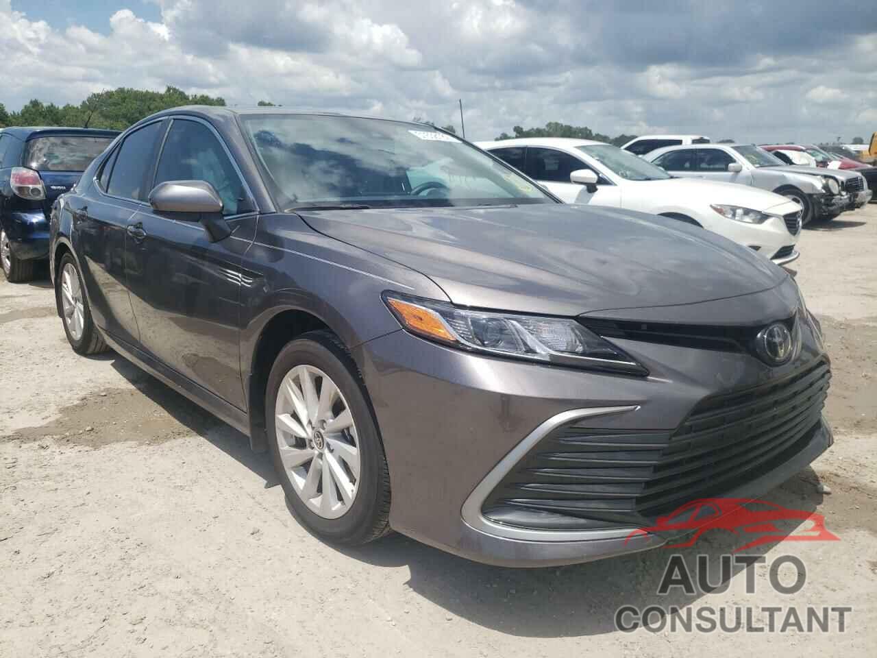 TOYOTA CAMRY 2022 - 4T1C11AK0NU673768