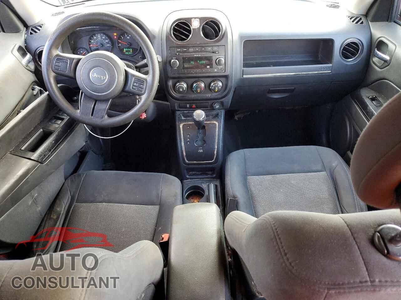 JEEP CHER 4D SE 2011 - 1J4NT1GA2BD213717