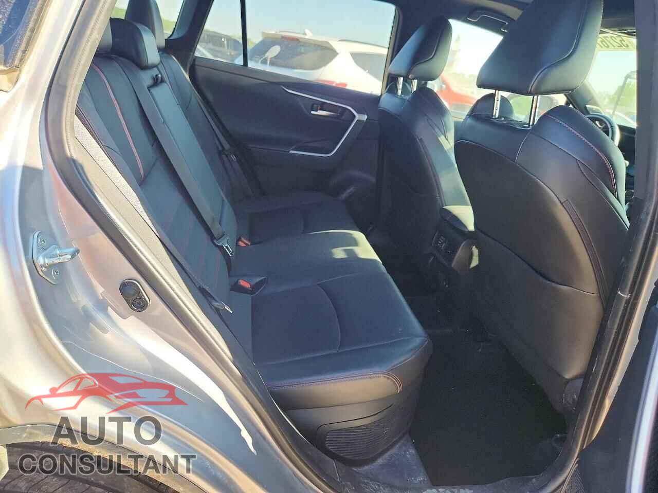 TOYOTA RAV4 2021 - JTMFB3FV4MD039875