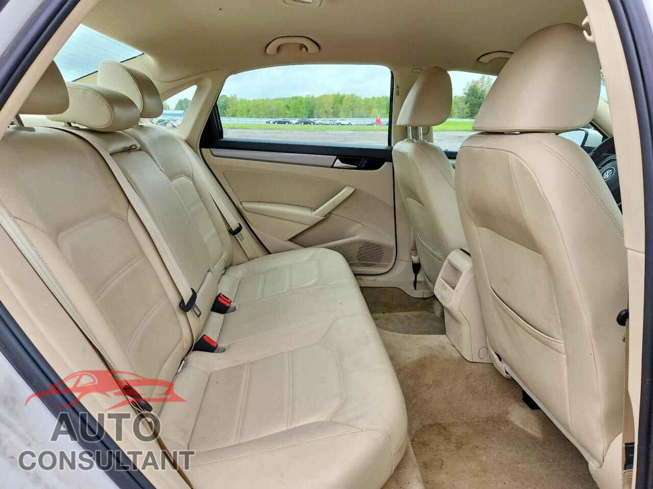 VOLKSWAGEN PASSAT 2015 - 1VWAT7A34FC019054