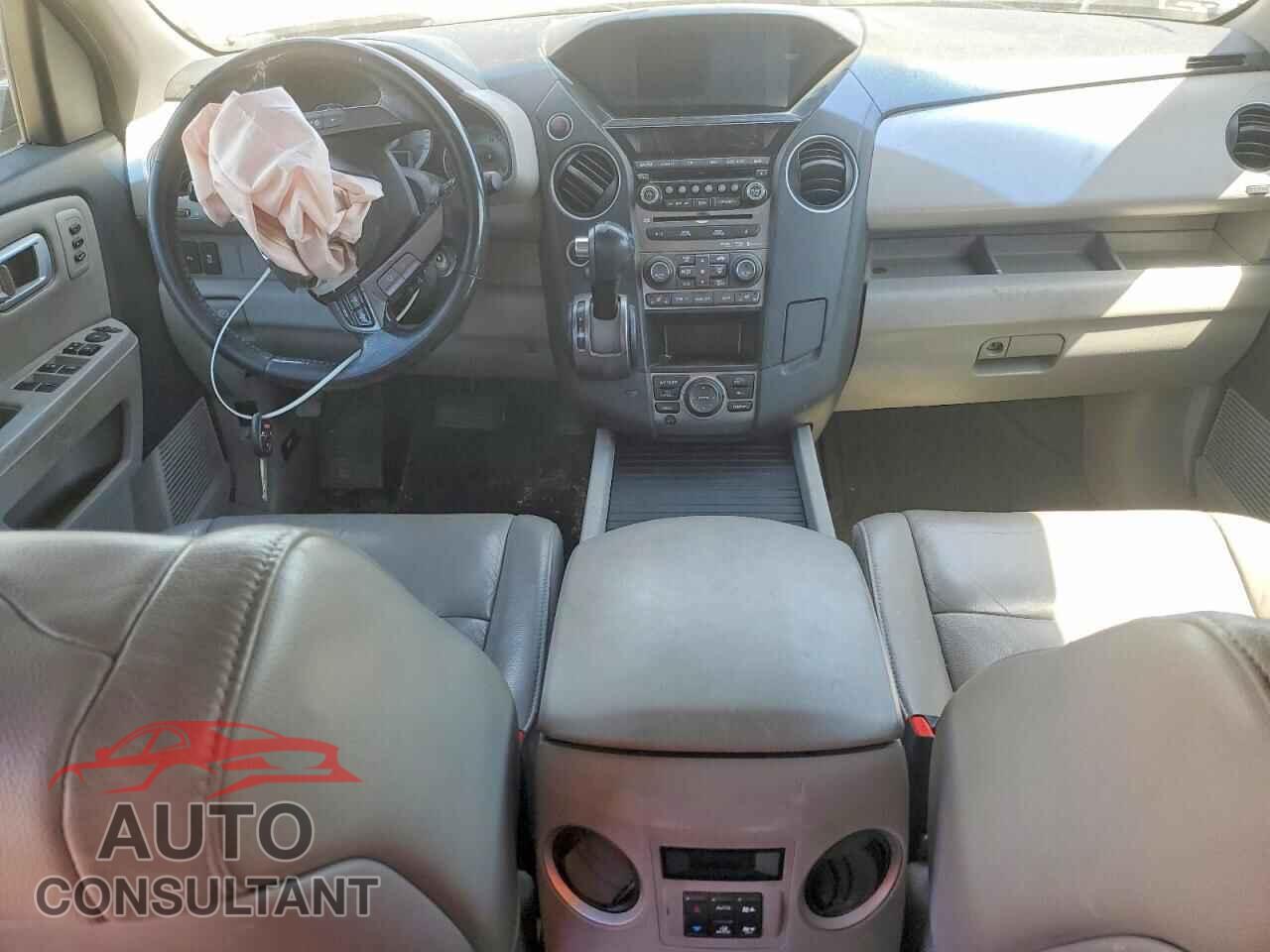 HONDA PILOT 2015 - 5FNYF4H90FB041105