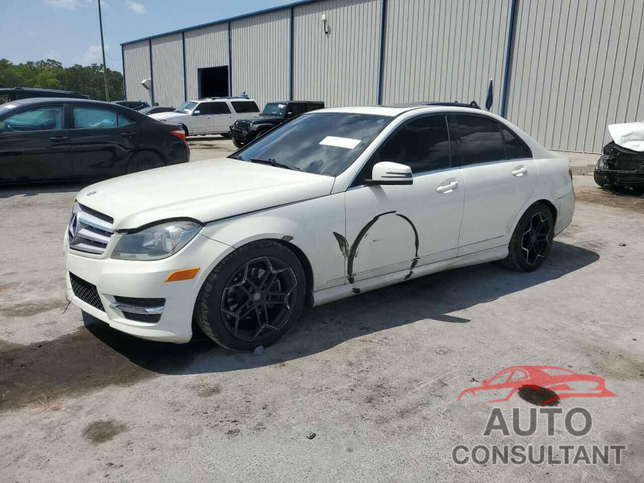 MERCEDES-BENZ C-CLASS 2012 - WDDGF8BB6CR230271