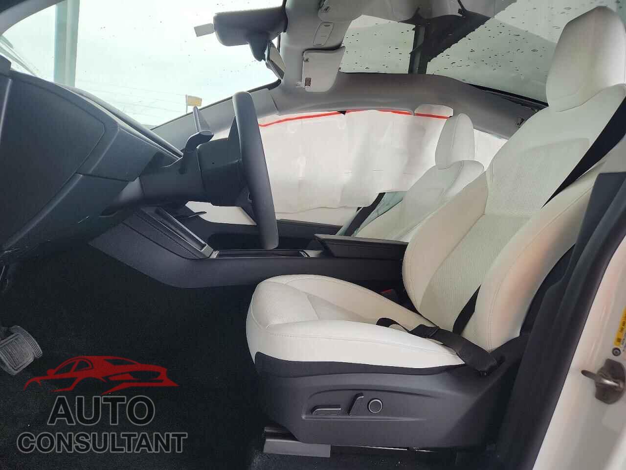 TESLA MODEL Y 2026 - 7SAYGDED2TA459375