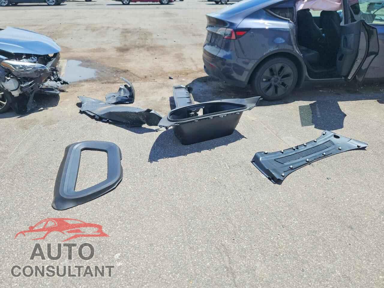 TESLA MODEL Y 2025 - 7SAYGDED5SA372181