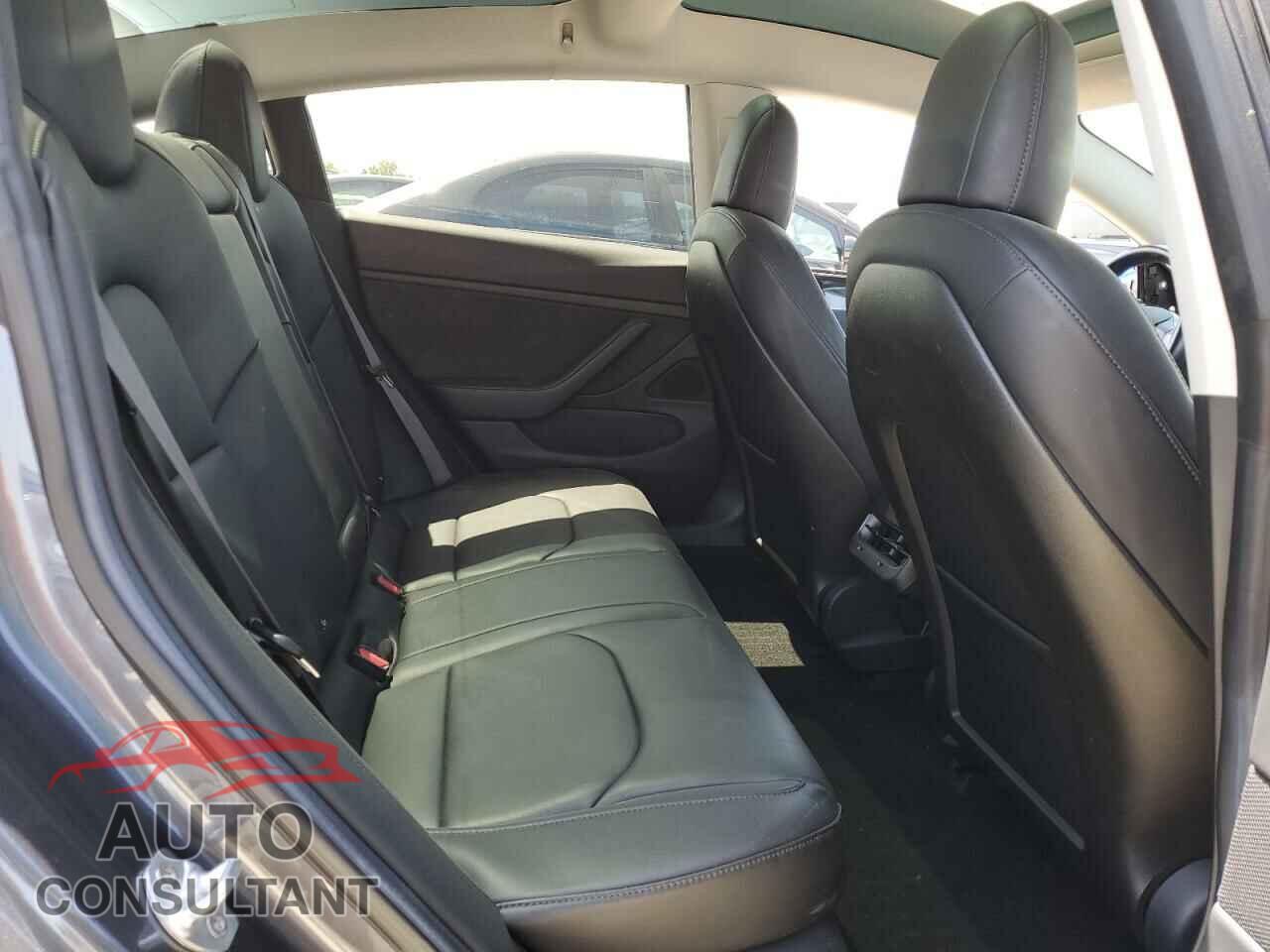 TESLA MODEL 3 2018 - 5YJ3E1EAXJF009541