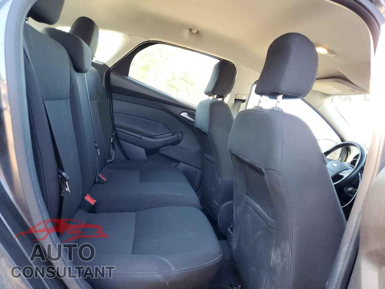 FORD FOCUS 2017 - 1FADP3K21HL280492