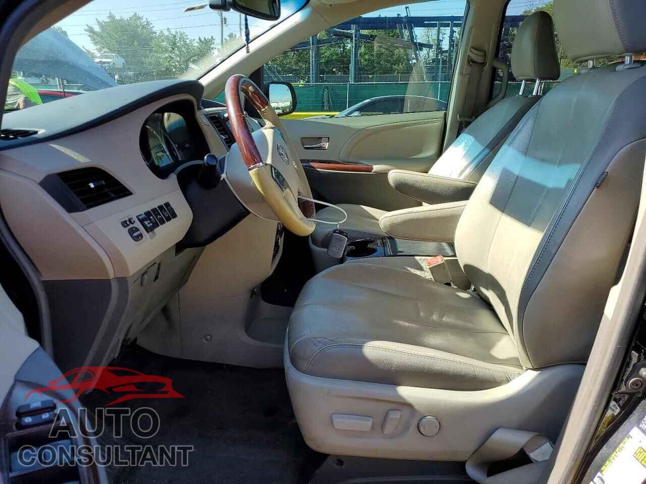 TOYOTA SIENNA 2013 - 5TDDK3DC8DS069927