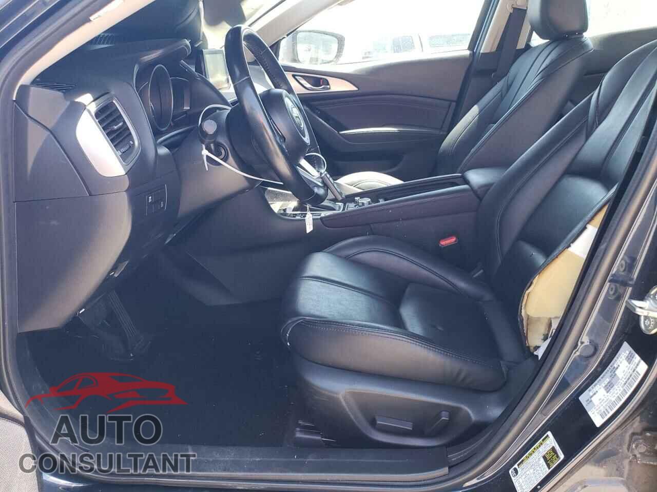 MAZDA 3 2018 - 3MZBN1V38JM246258