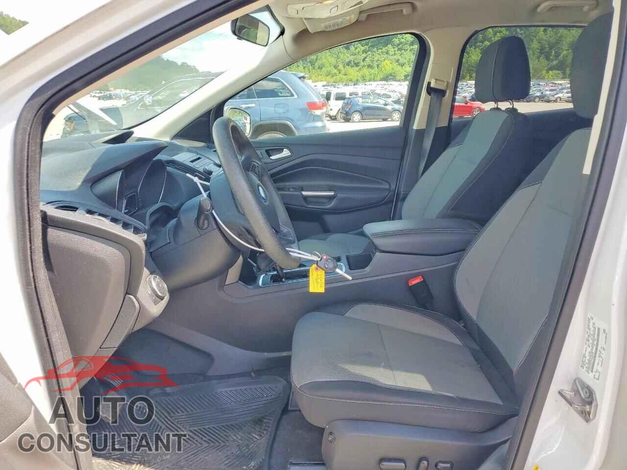 FORD ESCAPE 2017 - 1FMCU0GD7HUE85280