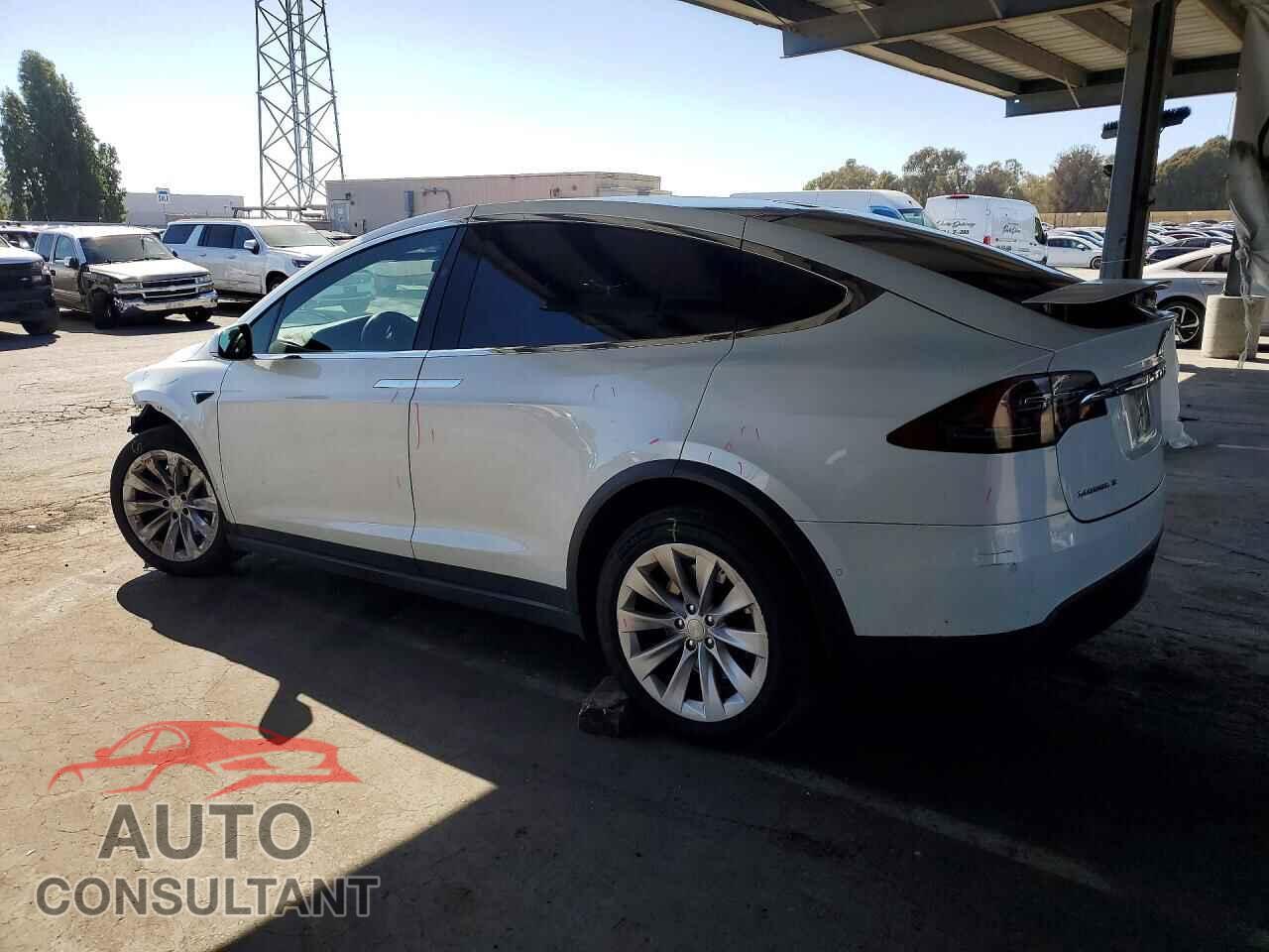TESLA MODEL X 2018 - 5YJXCAE21JF106367