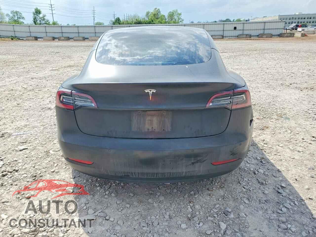 TESLA MODEL 3 2018 - 5YJ3E1EAXJF098379