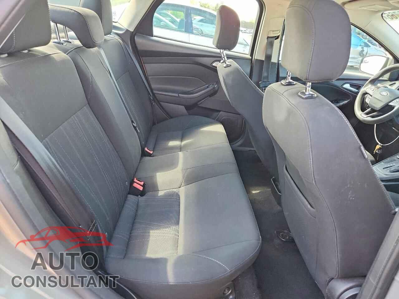 FORD FOCUS 2016 - 1FADP3F2XGL364321