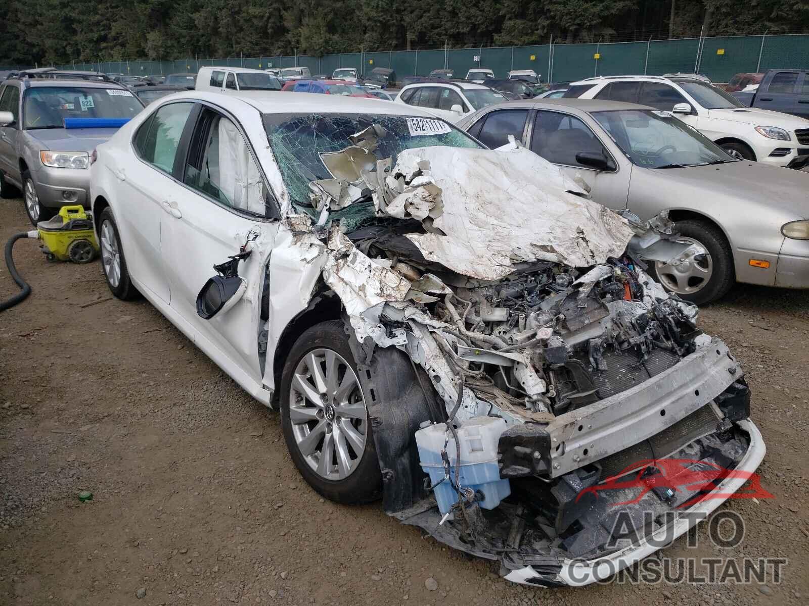 TOYOTA CAMRY 2018 - 4T1B11HK1JU592080
