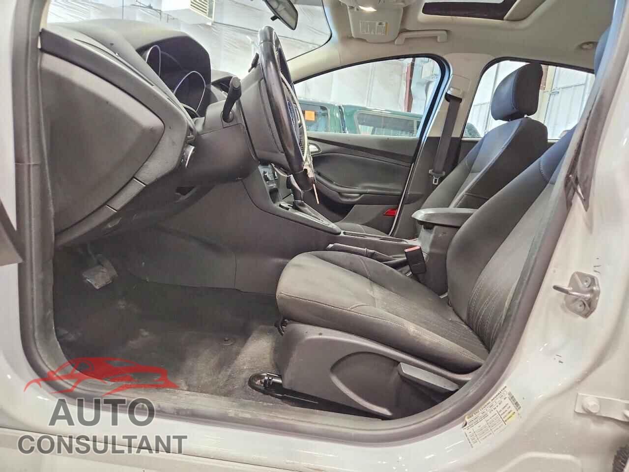FORD FOCUS 2015 - 1FADP3F2XFL322830