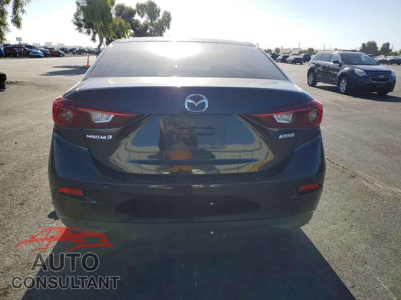 MAZDA 3 2018 - 3MZBN1U74JM160966