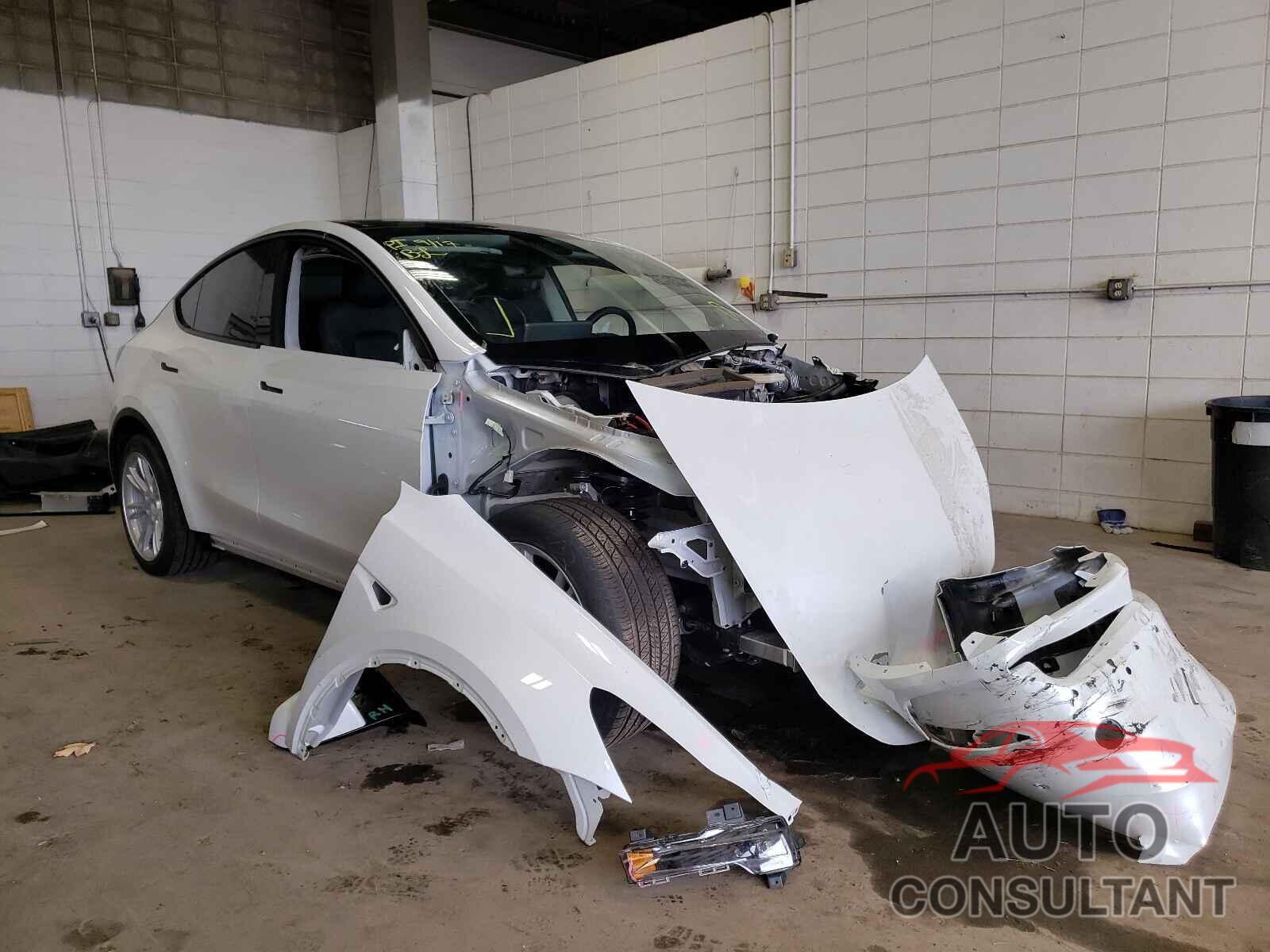 TESLA MODEL Y 2021 - 5YJYGDEE2MF145784