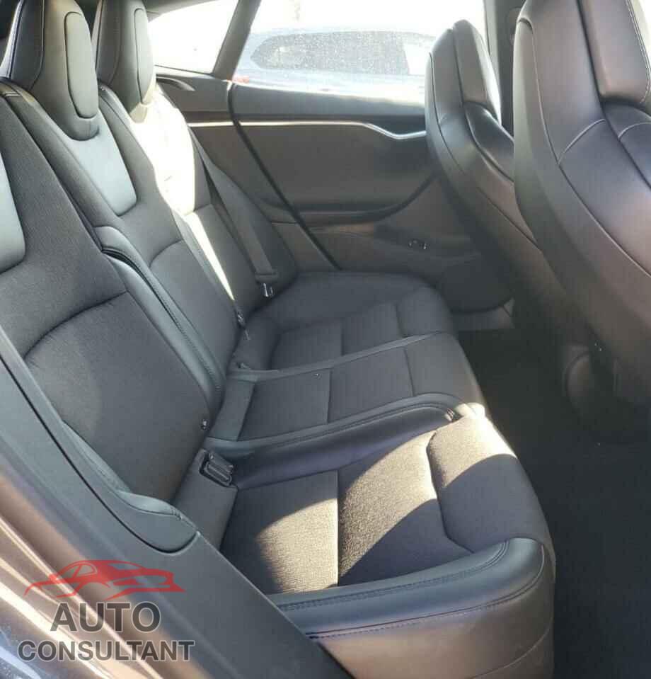 TESLA MODEL S 2017 - 5YJSA1E14HF218159