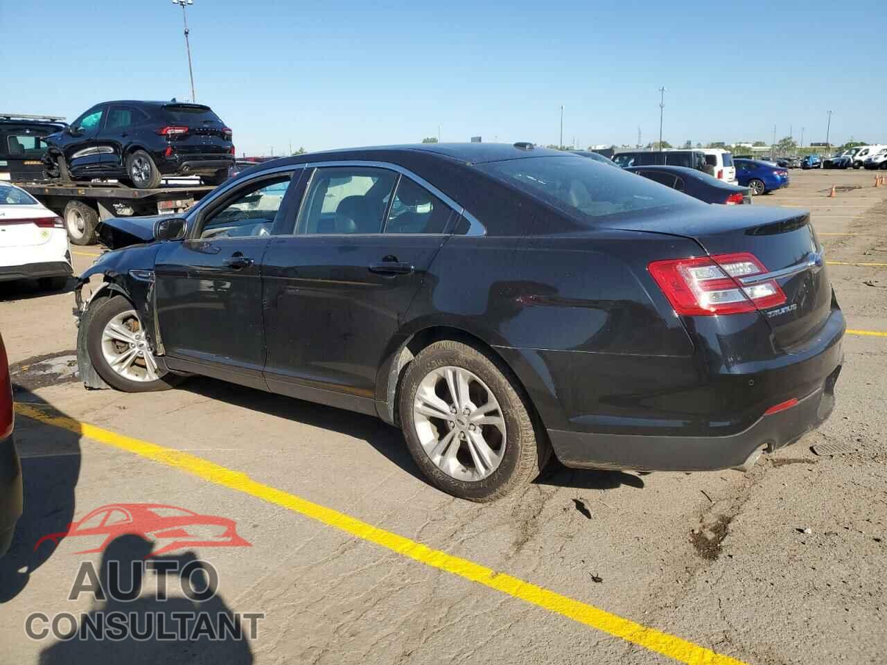 FORD TAURUS 2018 - 1FAHP2E81JG118520