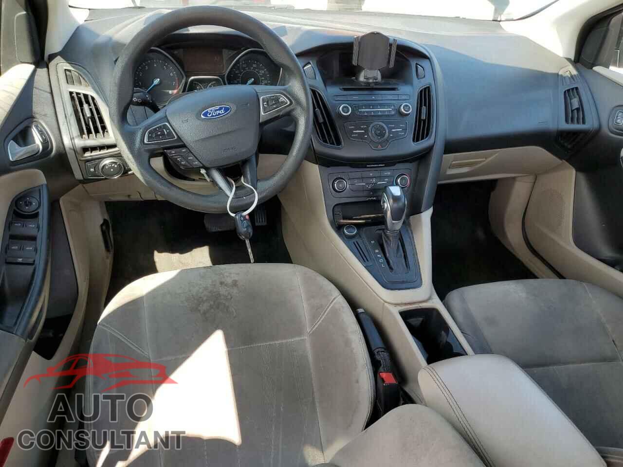 FORD FOCUS 2015 - 1FADP3F29FL229457