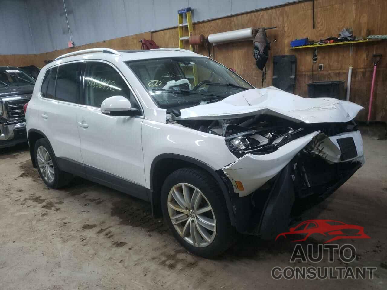 VOLKSWAGEN TIGUAN 2016 - WVGBV7AX0GW586412