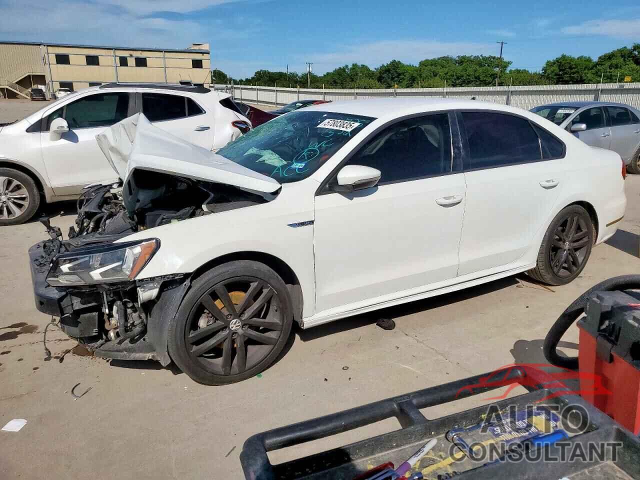 VOLKSWAGEN PASSAT 2018 - 1VWAA7A38JC031061