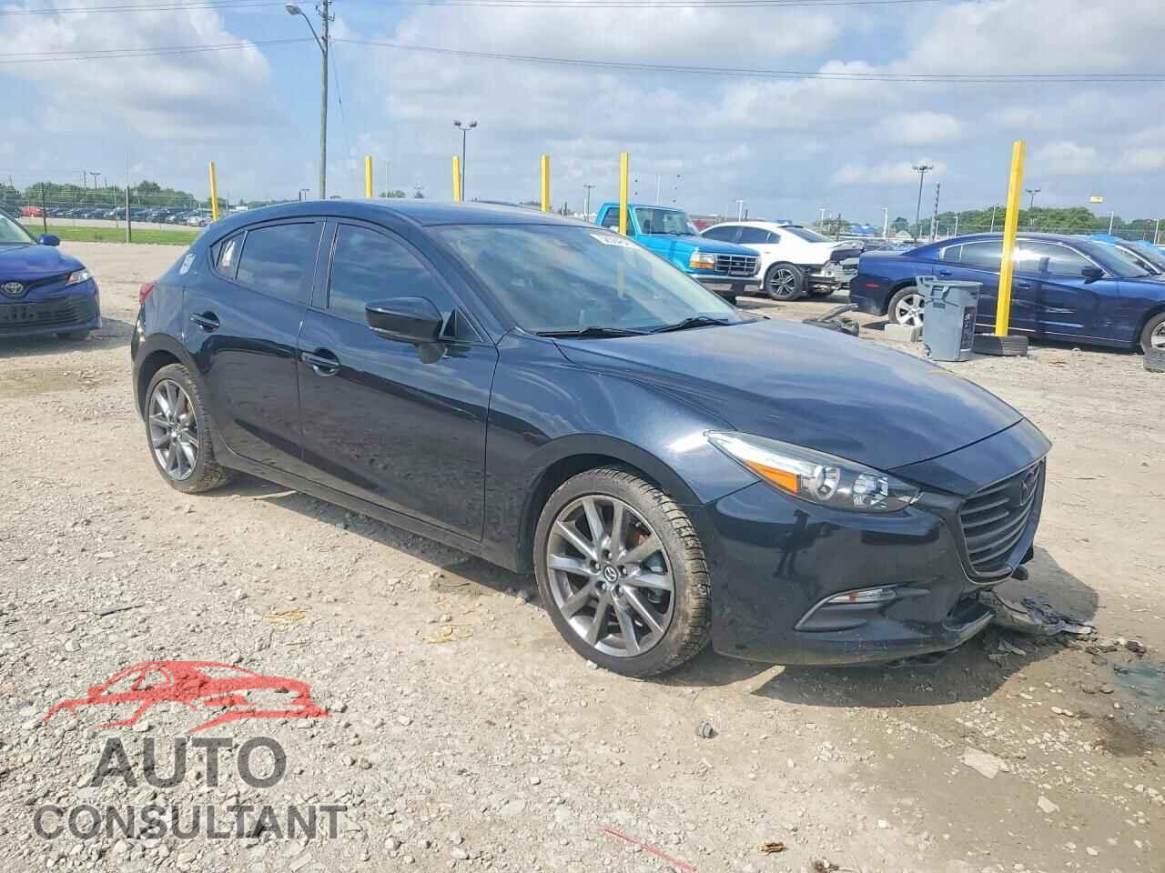 MAZDA 3 2018 - 3MZBN1L37JM164315