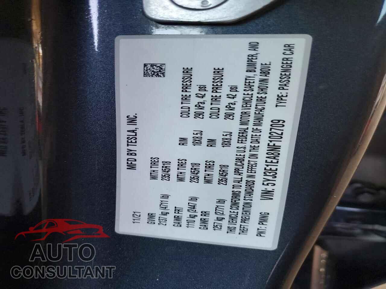 TESLA MODEL 3 2022 - 5YJ3E1EA8NF102709
