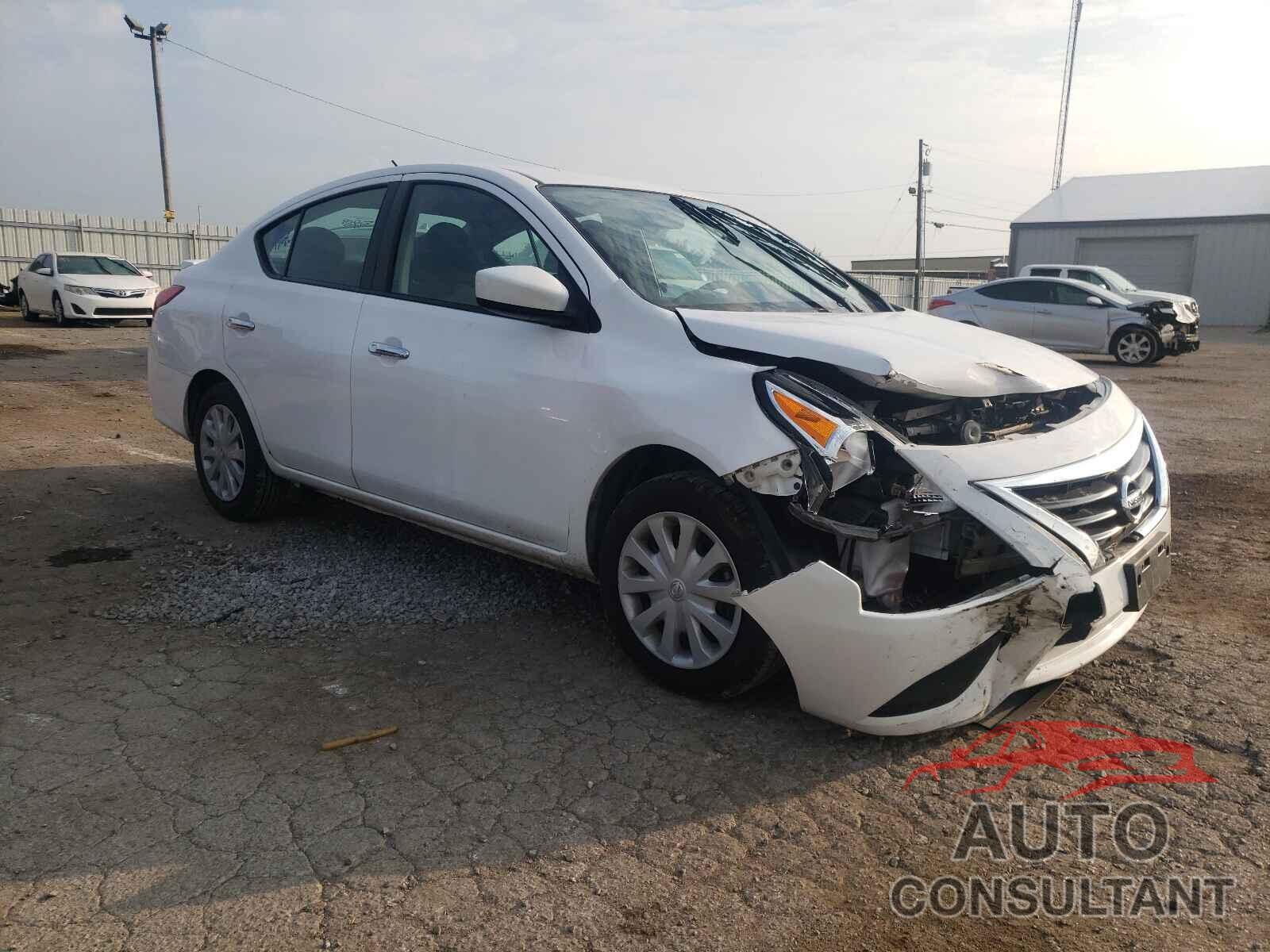 NISSAN VERSA 2018 - 3N1CN7AP7JL833742