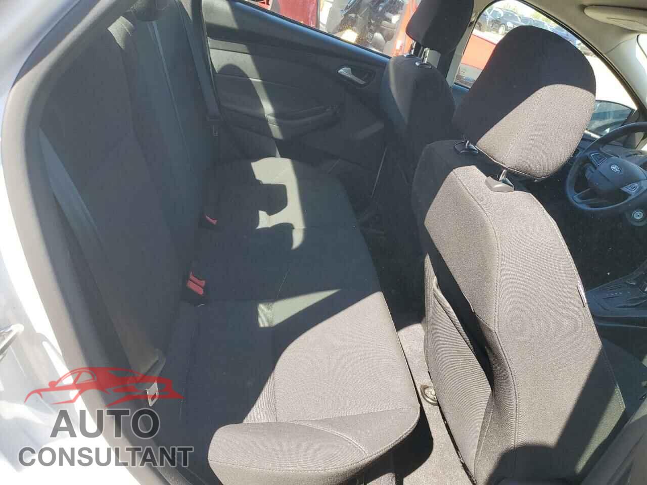 FORD FOCUS 2017 - 1FADP3F24HL208356