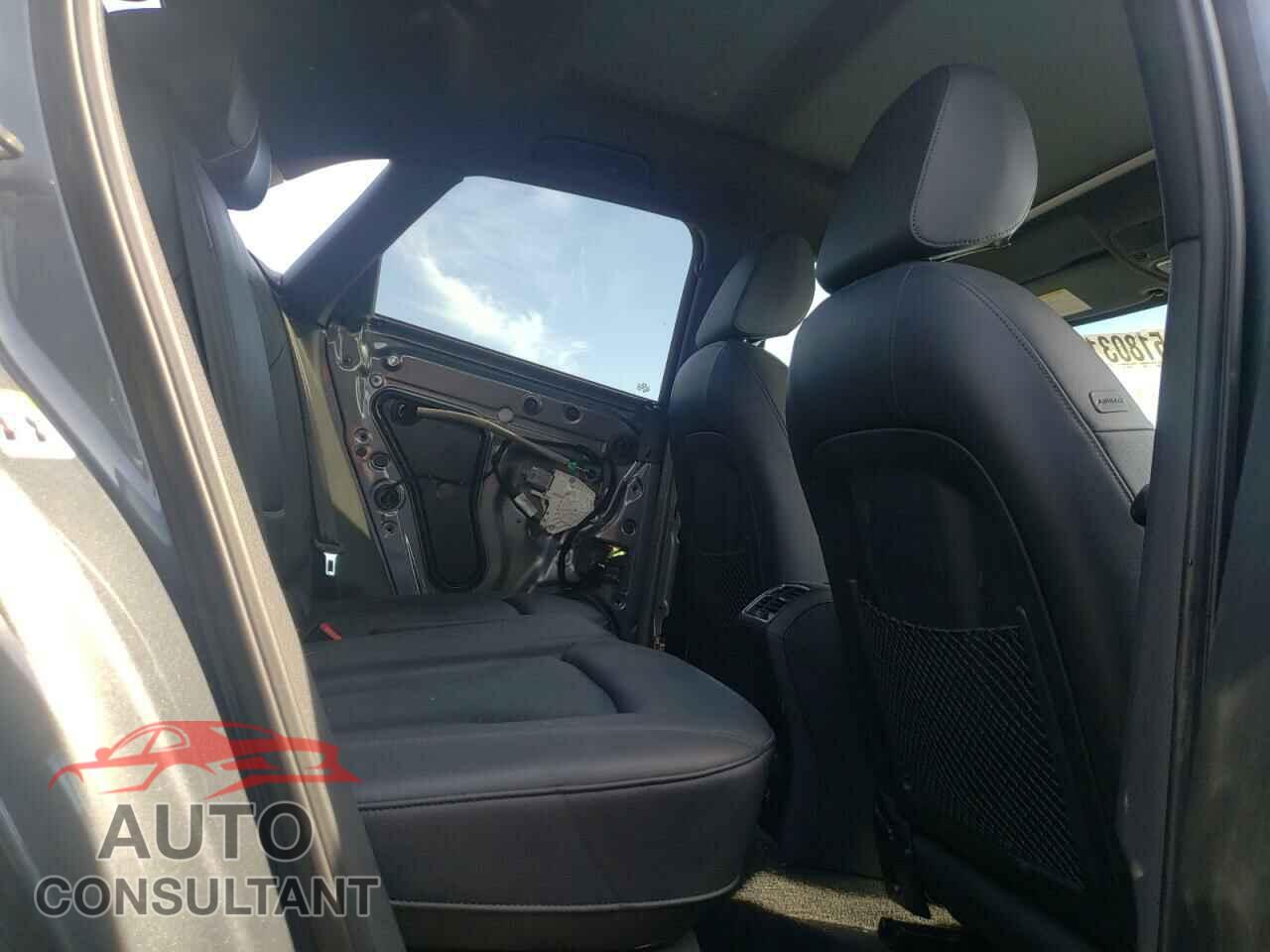 AUDI Q3 2017 - WA1ECCFS1HR016944