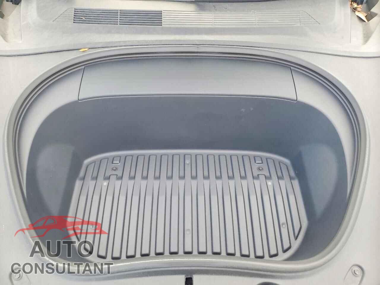 TESLA MODEL 3 2024 - 5YJ3E1EA5RF749672