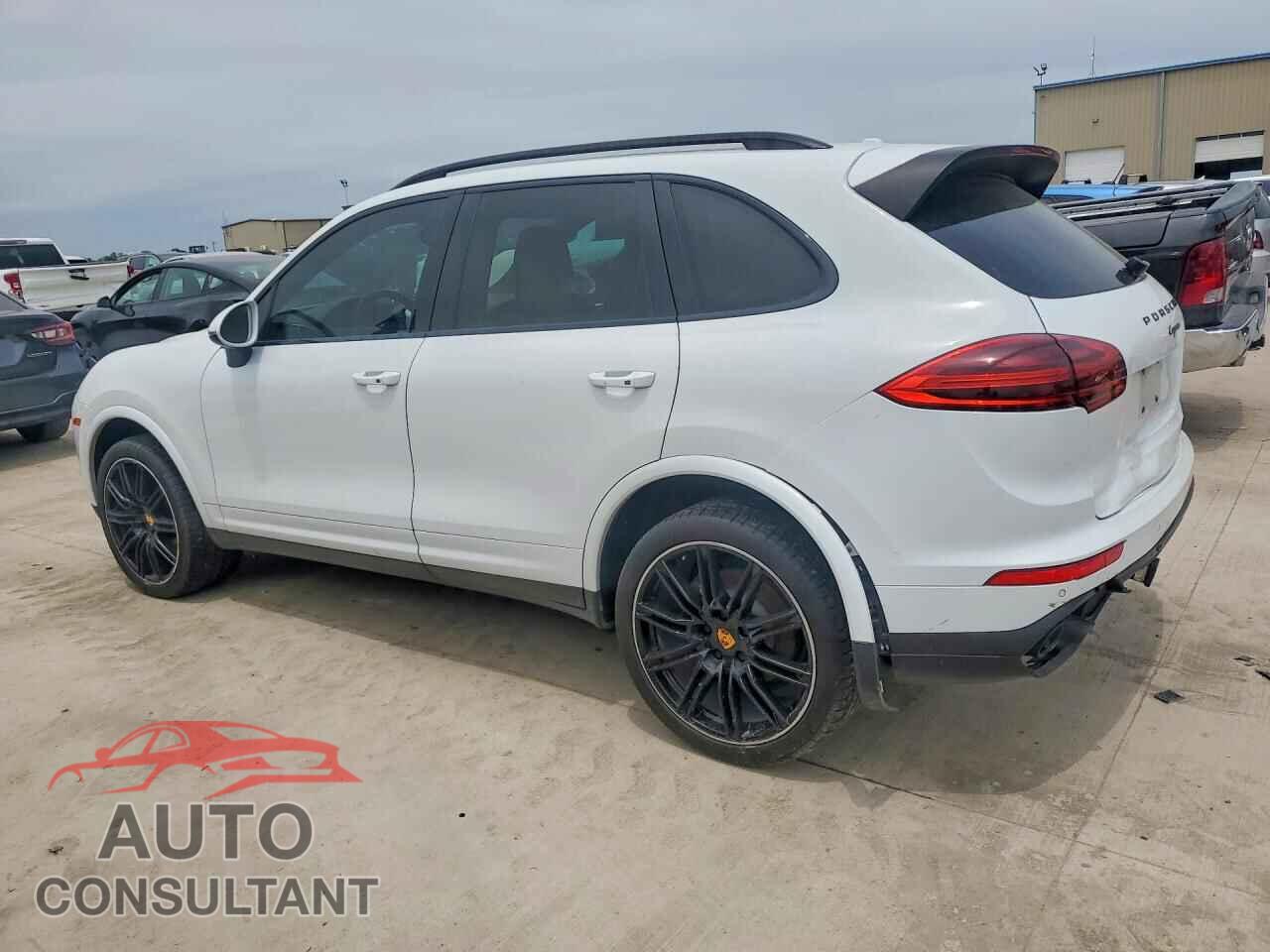PORSCHE CAYENNE 2018 - WP1AA2A29JKA02606
