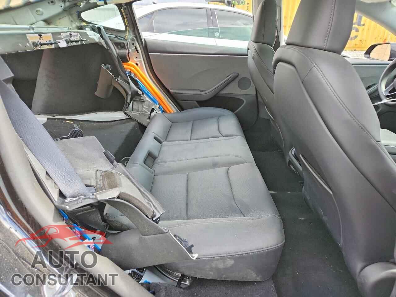 TESLA MODEL 3 2025 - 5YJ3E1EA2SF018915