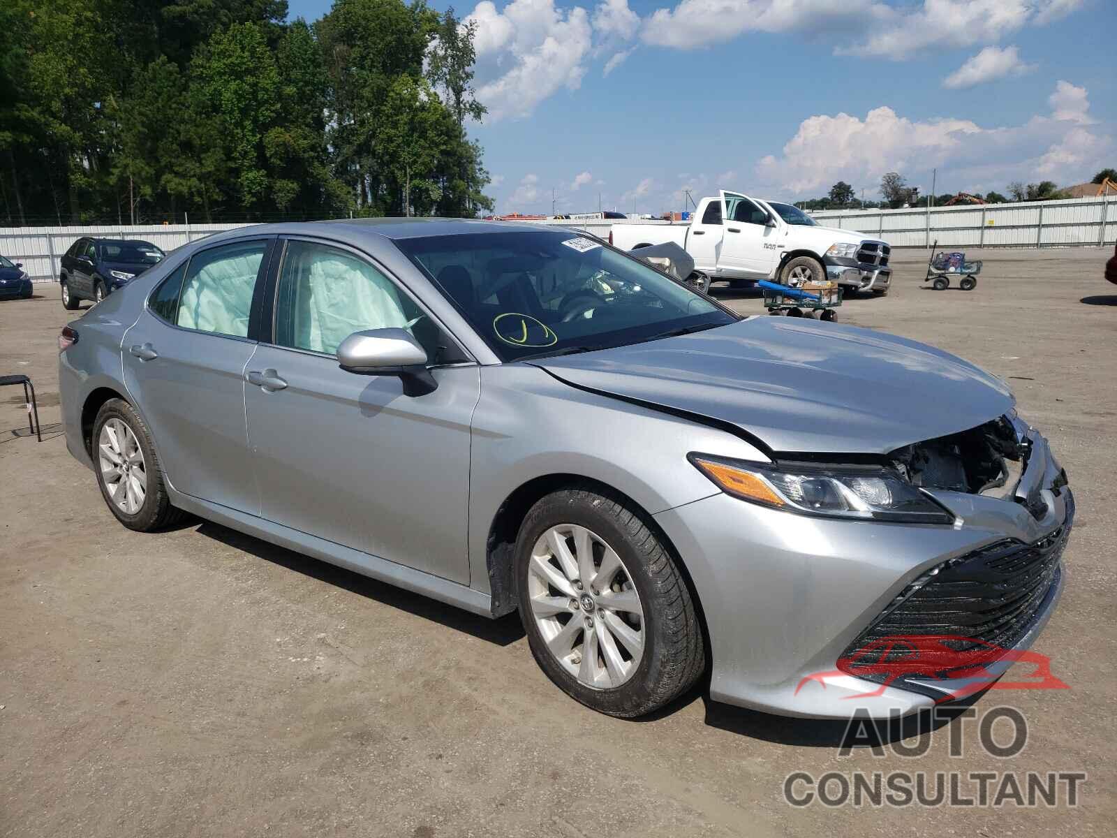 TOYOTA CAMRY 2018 - 4T1B11HK2JU022881