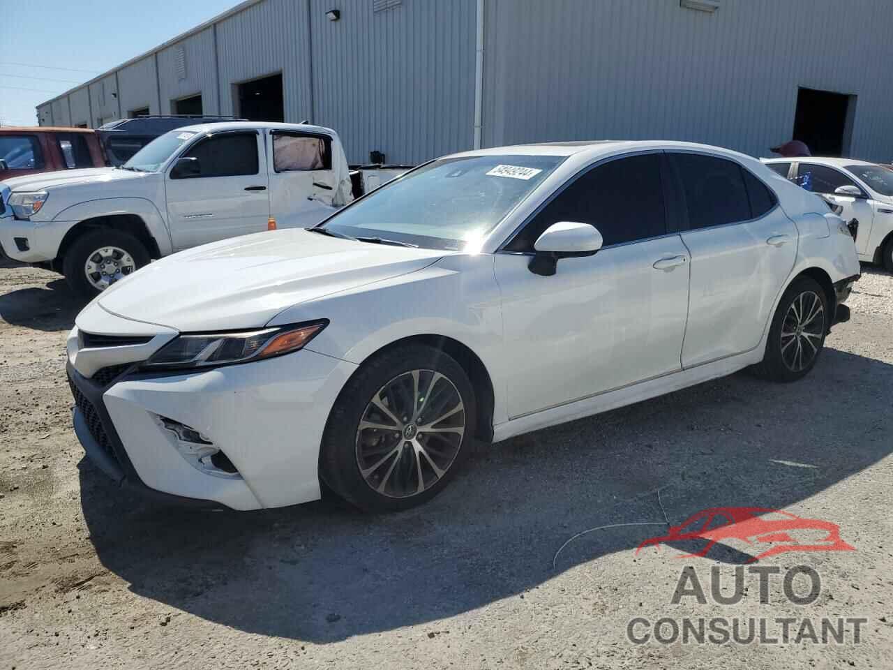 TOYOTA CAMRY 2018 - 4T1B11HK0JU059220