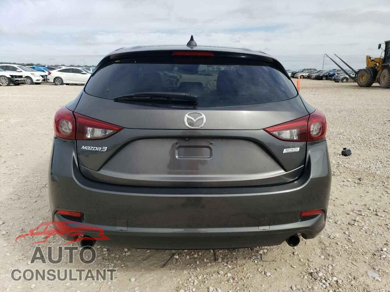 MAZDA 3 2018 - 3MZBN1M35JM169401