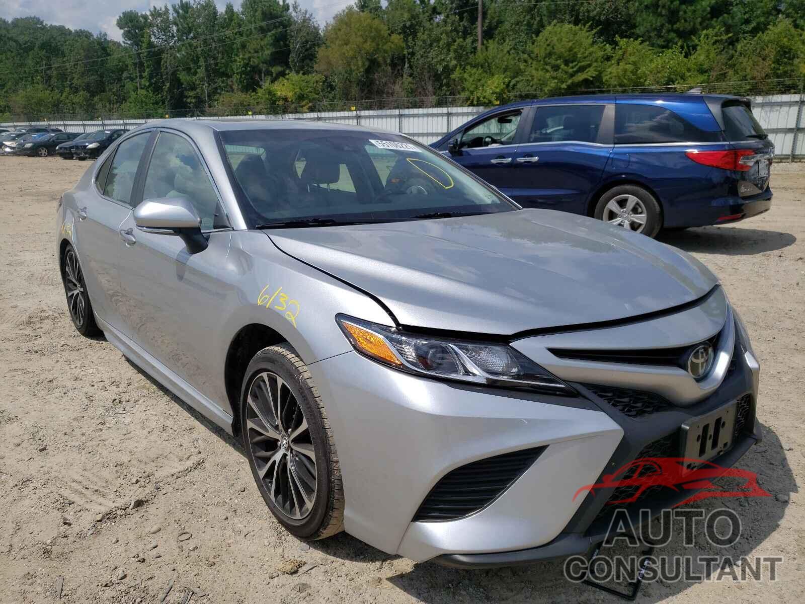 TOYOTA CAMRY 2018 - 4T1B11HK0JU624517