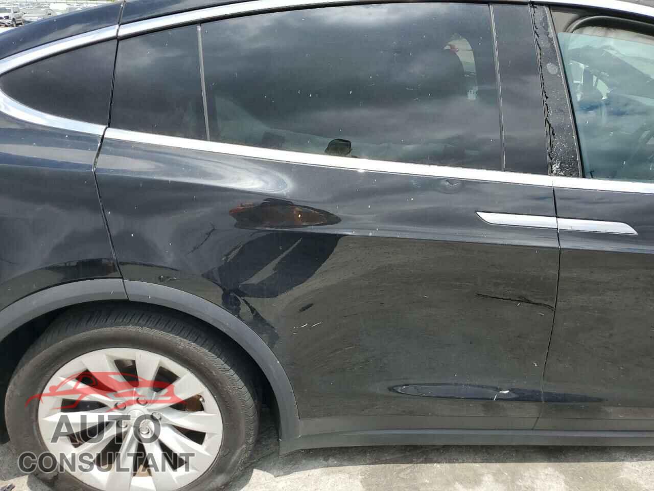 TESLA MODEL X 2018 - 5YJXCDE24JF125917