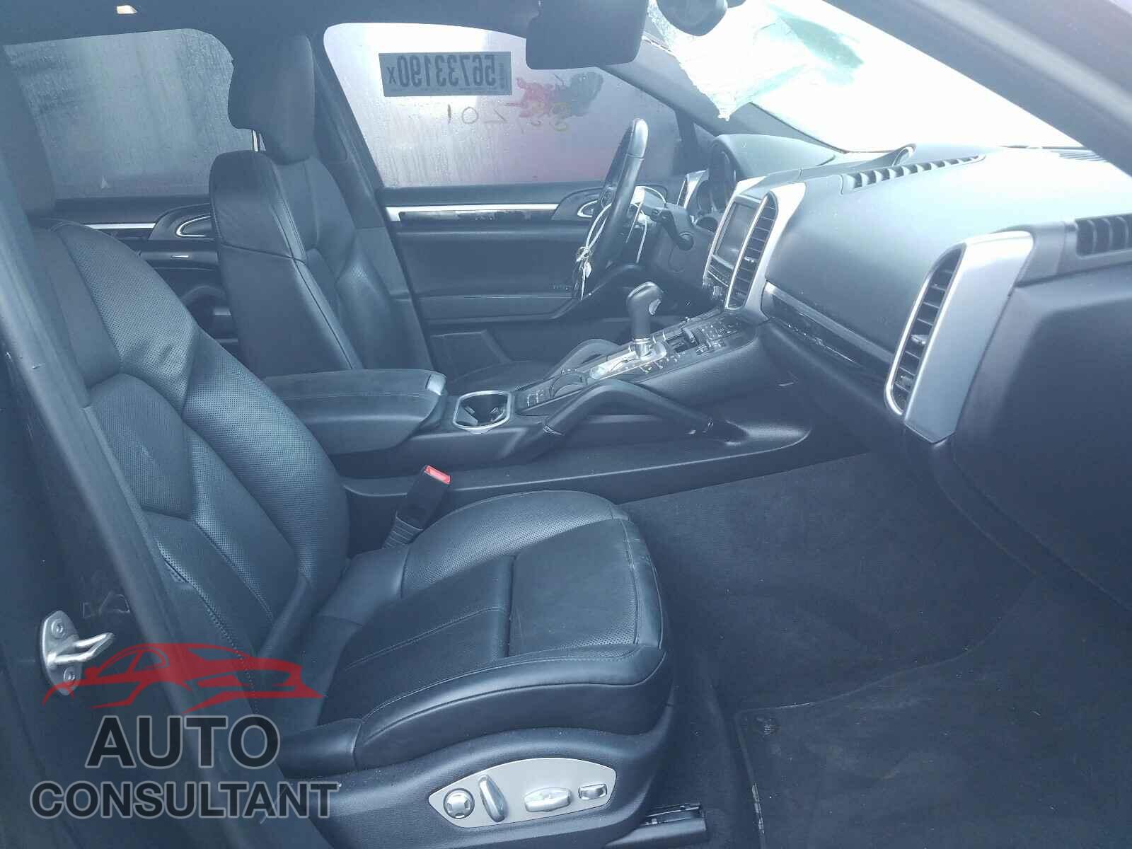 PORSCHE CAYENNE 2016 - WP1AA2A25GKA09478