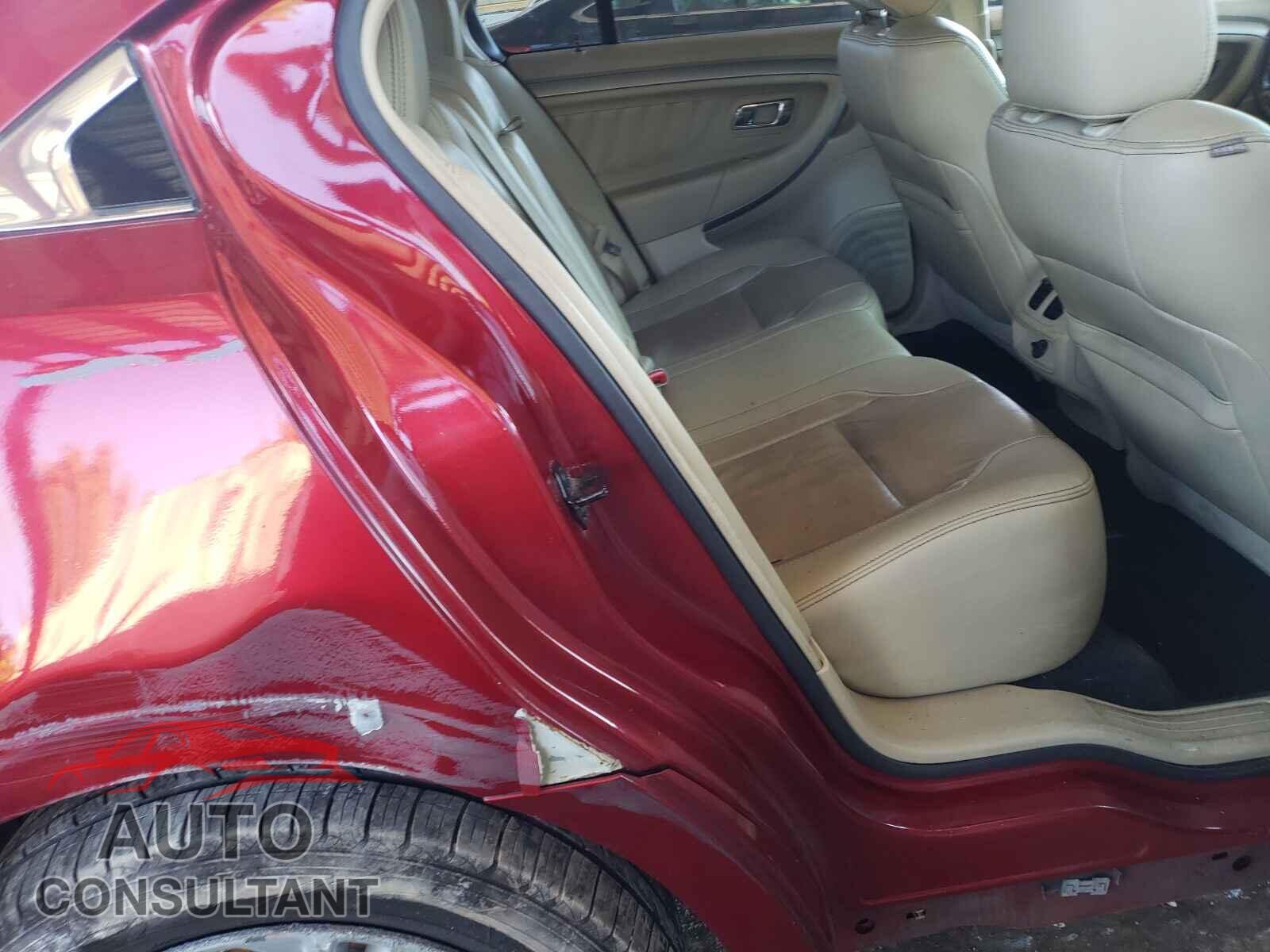 FORD TAURUS 2018 - 1FAHP2E89JG102002