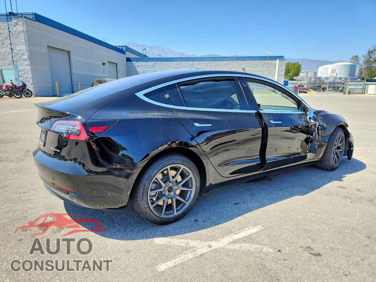 TESLA MODEL 3 2018 - 5YJ3E1EA0JF157309